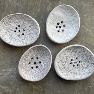 4 White Lace Ceramic Dishes